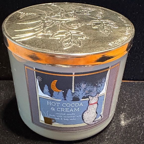 Bath & Body Works Hot Cocoa & Cream Candle - White and Silver - Picture 1 of 3